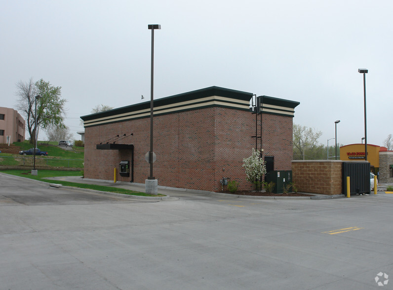 1306 Harlan Dr, Bellevue, NE for sale - Building Photo - Image 3 of 5