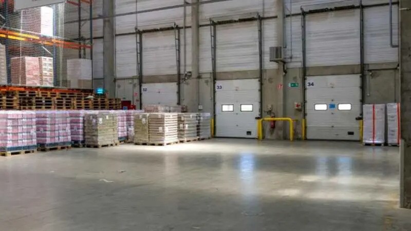 Industrial in Saint-Quentin-Fallavier to rent - Interior Photo - Image 1 of 13