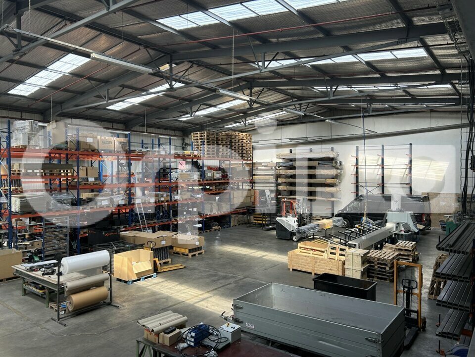 Light Industrial in Neuville Sur Saone to rent Building Photo- Image 1 of 19