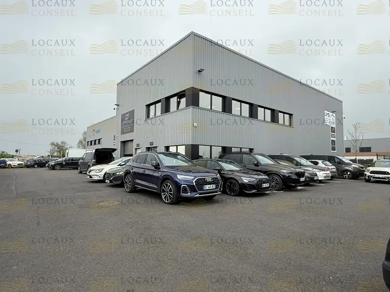 Location Local d'activités 484 m² - Photo 1