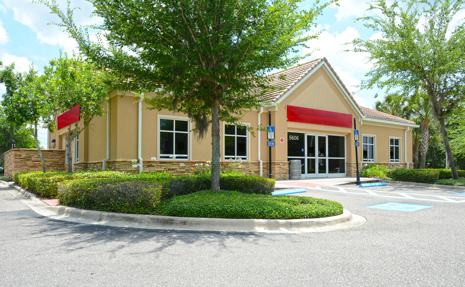 5606 Fishhawk Crossing Blvd, Lithia, FL for rent - Building Photo - Image 1 of 2