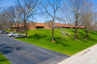 333 Bishops Way, Brookfield, WI for sale Primary Photo- Image 1 of 1