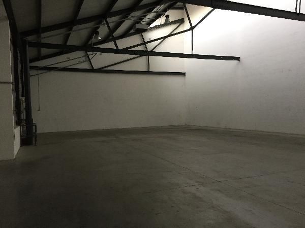 Light Industrial in Saint Denis to rent - Interior Photo - Image 2 of 9