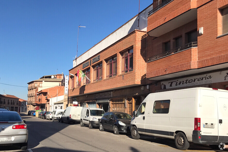 Calle Cruces, 32, Fuensalida, Toledo for sale - Building Photo - Image 2 of 3