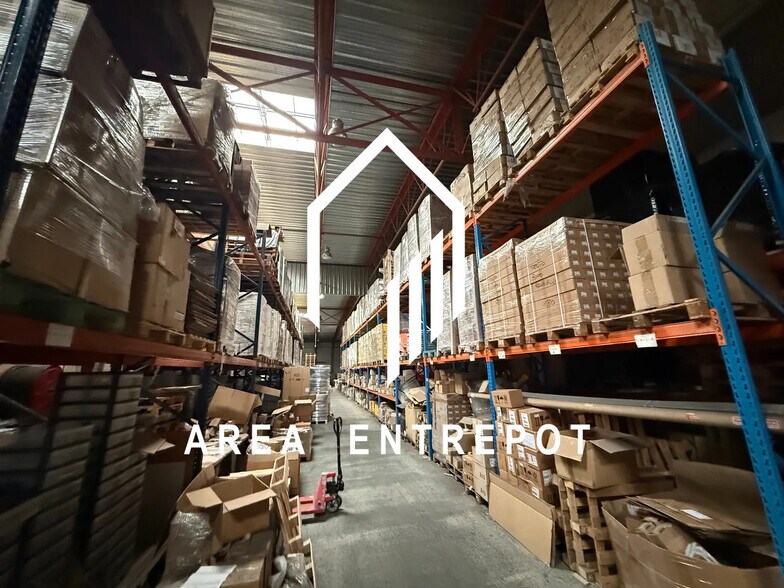 Light Industrial in Vitrolles to rent - Building Photo - Image 2 of 7