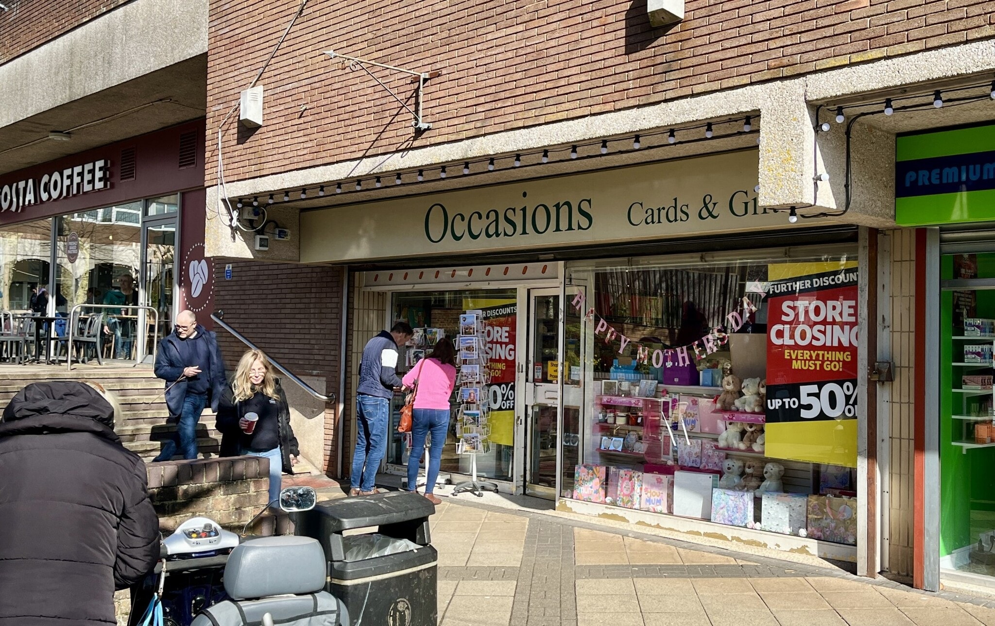 Somerset Sq, Nailsea to rent Building Photo- Image 1 of 2