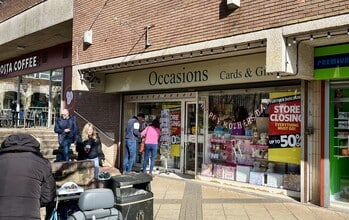 Somerset Sq, Nailsea to rent Building Photo- Image 1 of 2