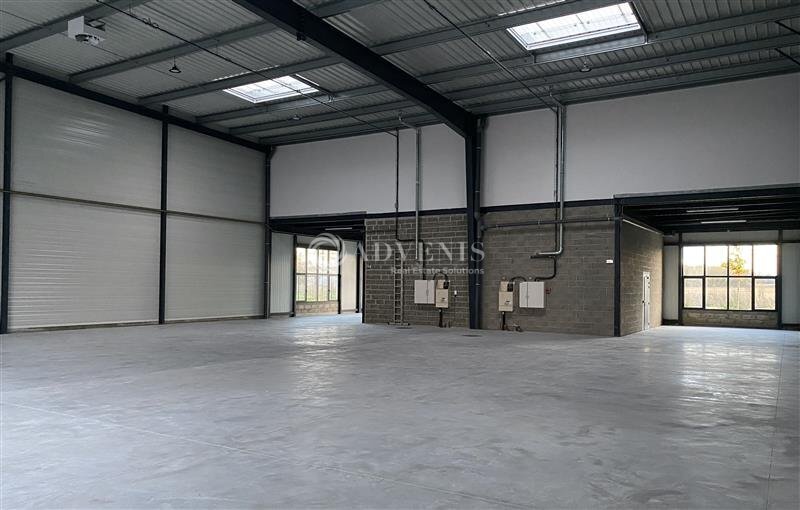 Light Industrial in Saint-Pierre-du-Perray to rent - Building Photo - Image 2 of 7