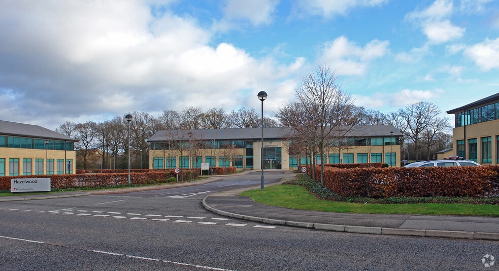 1 Lime Tree Way, Chineham to rent - Building Photo - Image 2 of 5