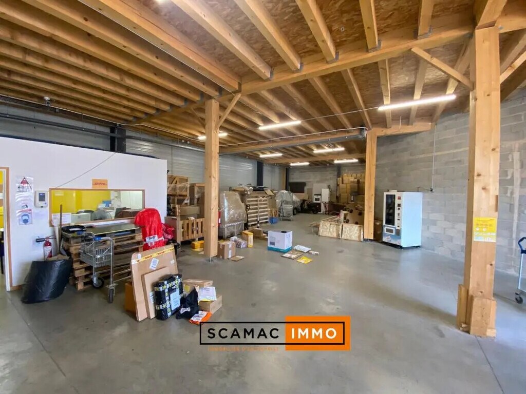 Location Entrepôt 460 m² - Photo 1