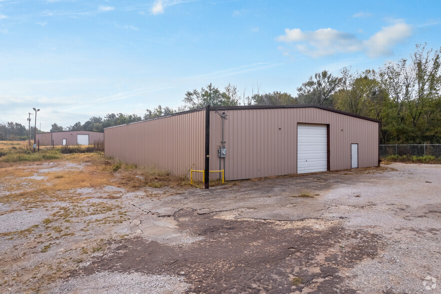 1516 S Sycamore St, Palestine, TX for rent - Building Photo - Image 3 of 11