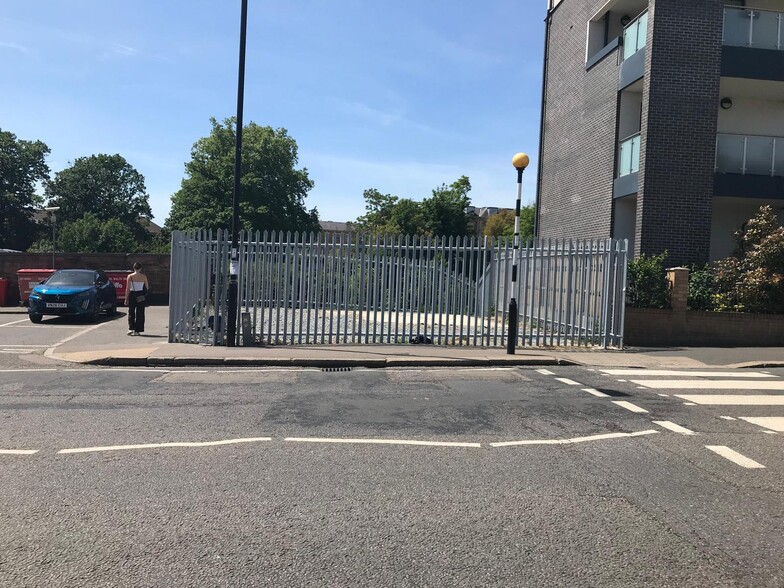Station Road, London to rent - Building Photo - Image 2 of 3