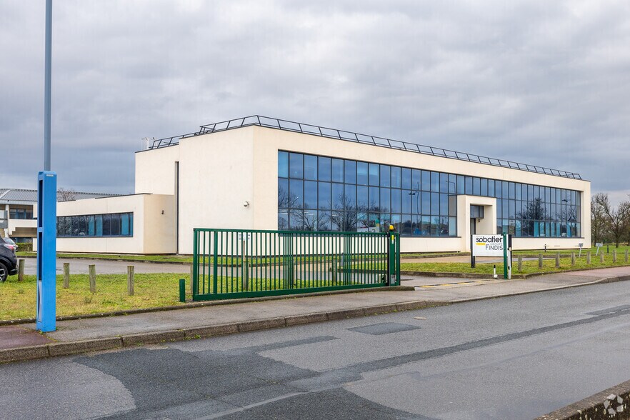 Office in Bron to rent - Building Photo - Image 2 of 3