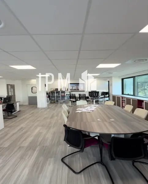 Office in La Ciotat to rent Interior Photo- Image 1 of 7