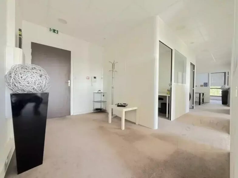 Office in Francheville for sale - Interior Photo - Image 3 of 14