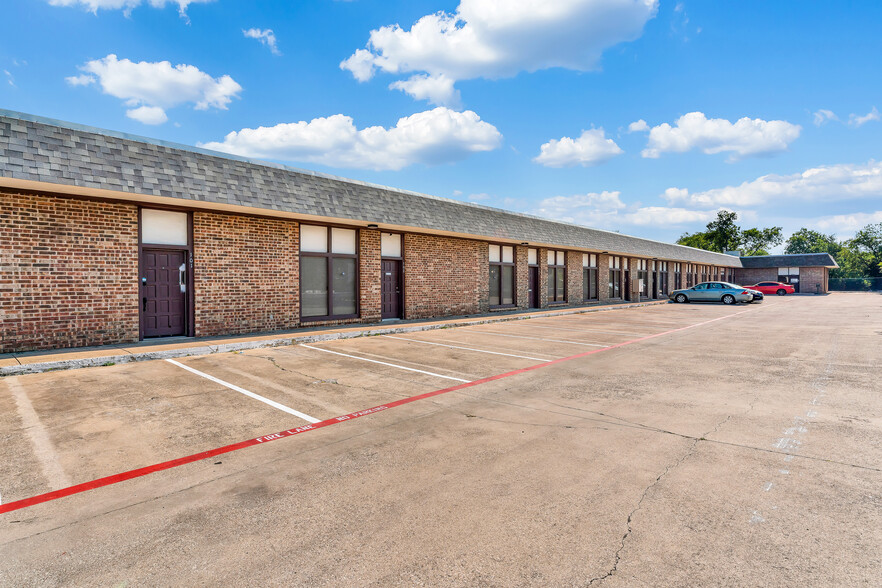 10923 Indian Trl, Dallas, TX for rent - Building Photo - Image 1 of 7