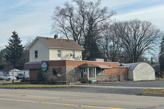 28001-28049 Seven Mile Rd, Livonia, MI for sale Building Photo- Image 1 of 2