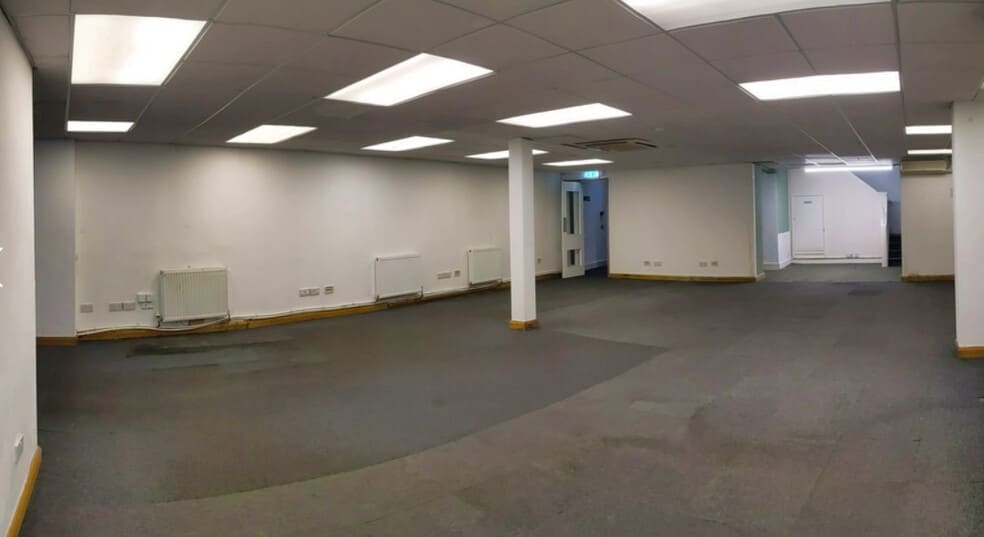 Market Pl, Cannock to rent - Interior Photo - Image 3 of 6