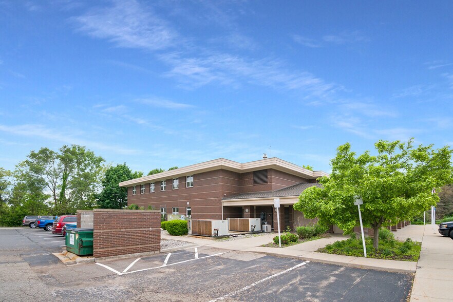 7953 Adobe Rd, Kalamazoo, MI for sale - Building Photo - Image 3 of 41