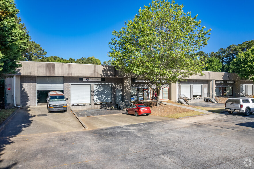 7217-7237 Daniel Dr, Stockbridge, GA for rent - Building Photo - Image 1 of 4