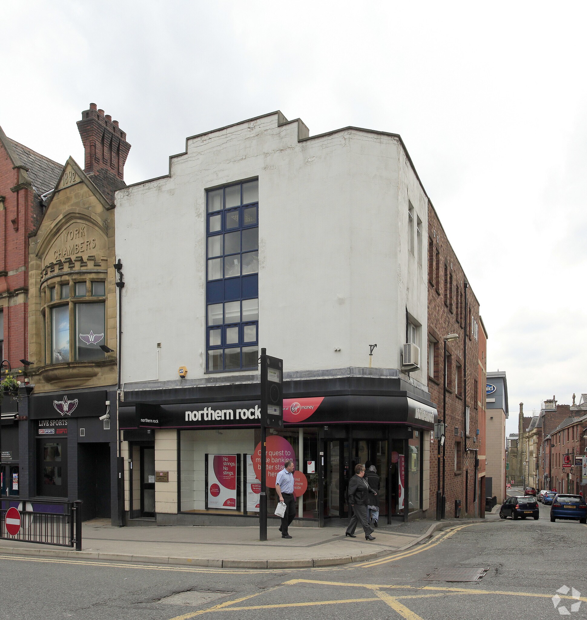 34 Yorkshire St, Oldham for sale Primary Photo- Image 1 of 1