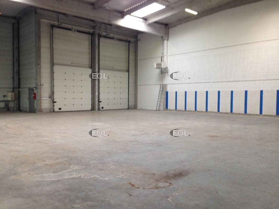 Light Industrial in Noisy-le-Sec to rent Interior Photo- Image 1 of 2