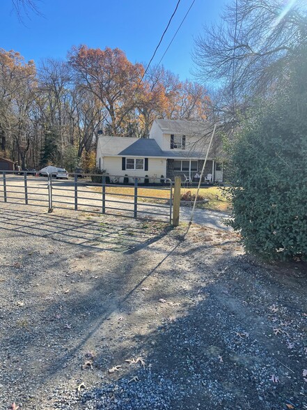 845 Monmouth Rd, Cream Ridge, NJ for sale - Primary Photo - Image 1 of 3