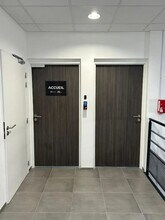 Office in Bron to rent Lobby- Image 2 of 4