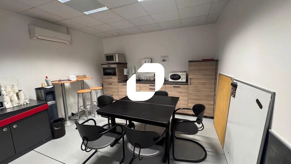 Office in Niederhausbergen to rent - Interior Photo - Image 2 of 8