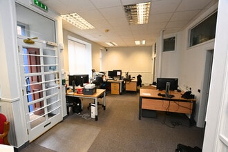 17-19 Leslie St, Blairgowrie to rent Interior Photo- Image 1 of 3