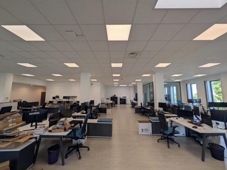 Office in Saint Gratien to rent - Building Photo - Image 3 of 14