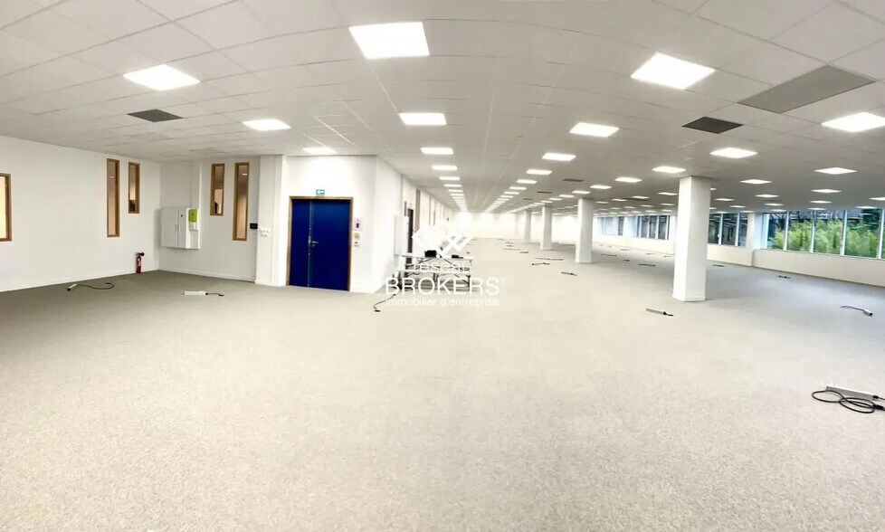 Office in Eybens to rent - Building Photo - Image 3 of 14