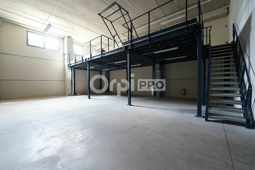 287 Rue Barthelemy Thimonnier, Brignais to rent - Interior Photo - Image 2 of 12
