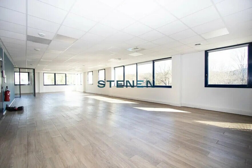 Office in Aix-en-Provence to rent - Interior Photo - Image 3 of 8