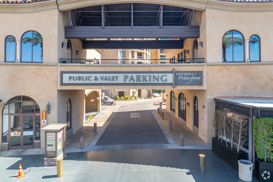 7135 E Camelback Rd, Scottsdale, AZ to rent - Building Photo - Image 3 of 6