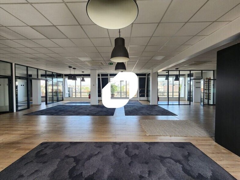 Office in Saint-Ouen-sur-Seine to rent - Building Photo - Image 1 of 10