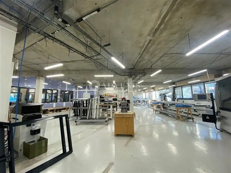 Light Industrial in Montigny-le-Bretonneux to rent - Interior Photo - Image 1 of 7