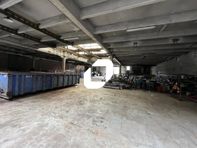 Location Local d'activités 1 100 m²