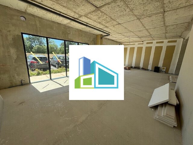 Retail in Aubagne to rent - Interior Photo - Image 2 of 2
