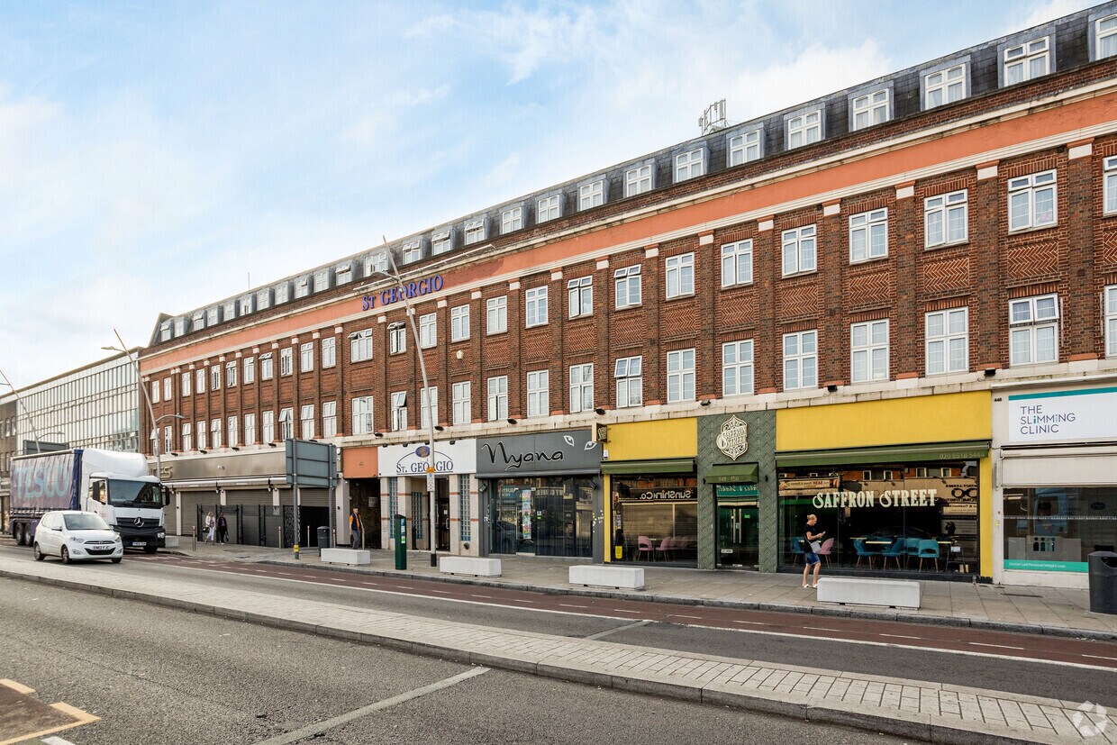 Cranbrook Rd, Ilford for sale Primary Photo- Image 1 of 1