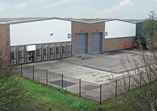 Wakefield Rd, Morley to rent Building Photo- Image 1 of 3