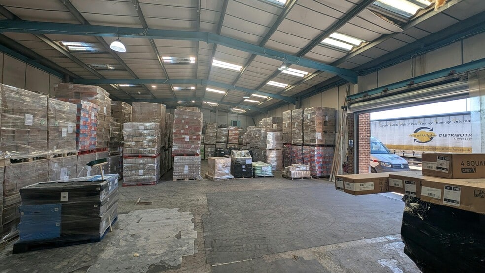 School Ln, Eastleigh to rent - Building Photo - Image 3 of 11