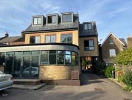 102-104 Queens Rd, Buckhurst Hill to rent Building Photo- Image 1 of 4