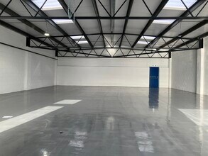 100-116 Tanners Dr, Milton Keynes to rent Interior Photo- Image 2 of 7