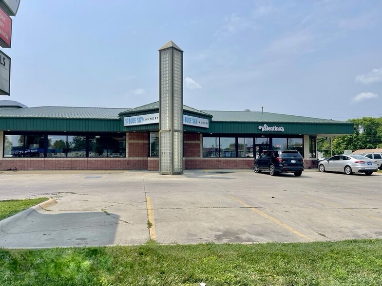 1533 N Bell St, Fremont, NE for rent - Building Photo - Image 1 of 4