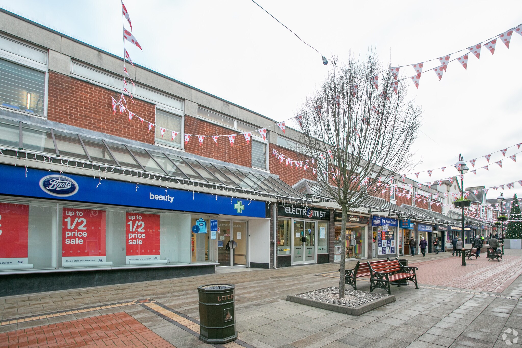 345 Bakers Ln, Lichfield WS13 6NF Three Spires Shopping Centre