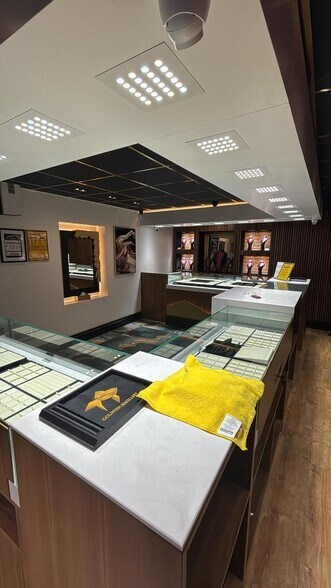 56 Shirley High St, Southampton to rent - Building Photo - Image 3 of 12