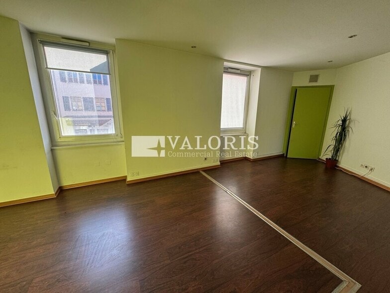 Office in Tassin-la-Demi-Lune for sale - Building Photo - Image 3 of 7