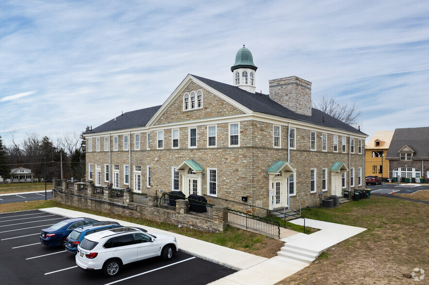 601 New Britain Rd, Doylestown, PA for rent - Building Photo - Image 1 of 9