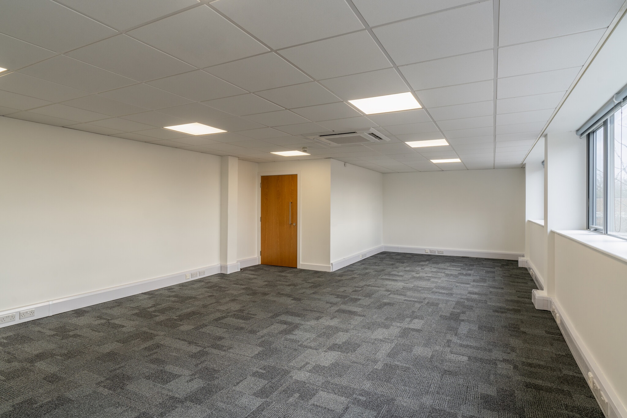Bond Av, Milton Keynes to rent Interior Photo- Image 1 of 2